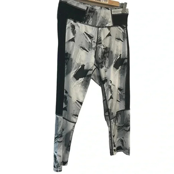 Tek Gear size L marbled Capri leggings EUC - Picture 1 of 9
